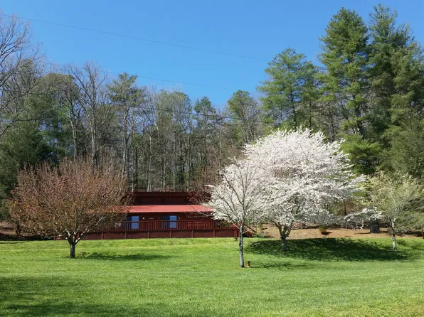 22 Live Oak Ln, Lakemont, GA 30552