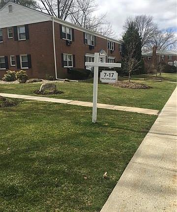 2nd image of 17 Milford Ln APT 7207