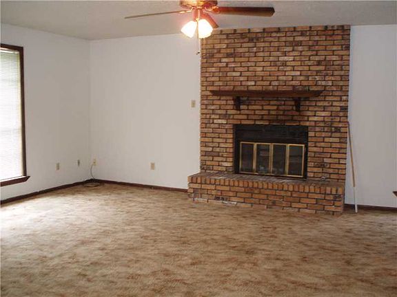 3rd image of 4512 Pine Knoll Dr