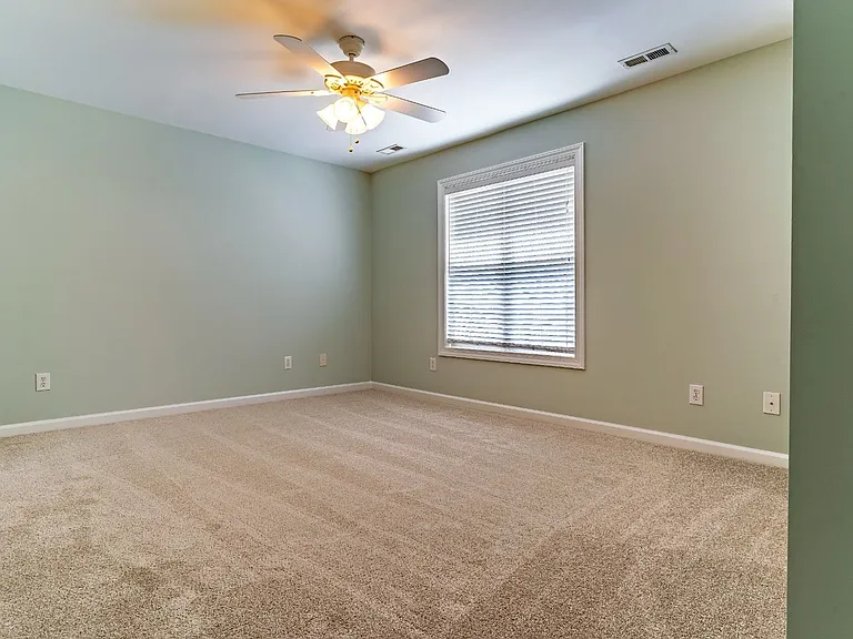 208 Sir William Ln — Photo 20