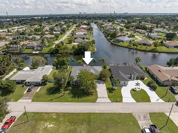 3rd image of 209 SE 20th Ct