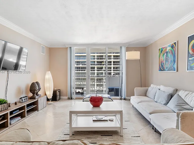 5825 Collins Ave #9C — Photo 2