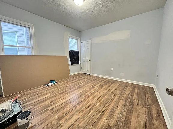 4th image of 119 Seymour Ave #1B