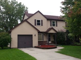 3116 Camelot Dr, Oregon, OH 43616