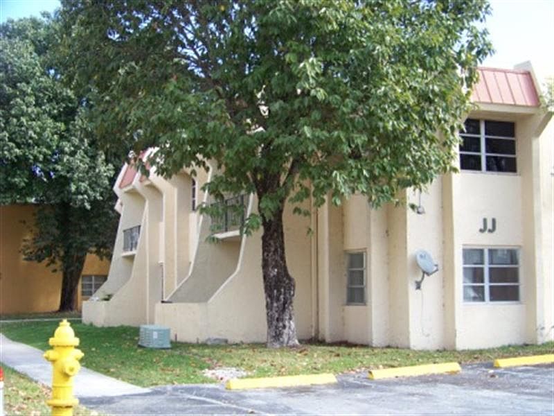 2nd image of 13962 SW 90th Ave #109