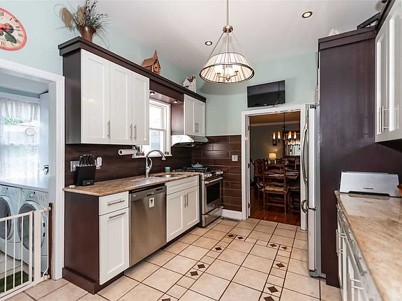 4th image of 25 Glen Ave