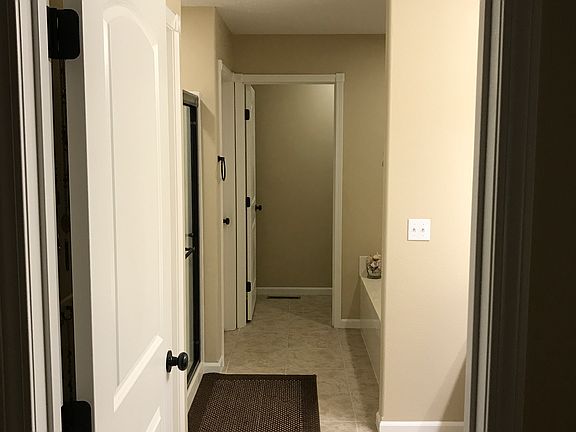 4th image of 514 E Sequoia St