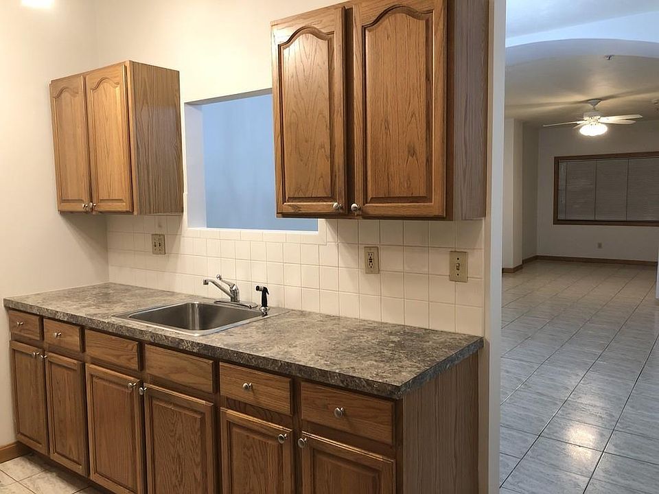 2nd image of 14 Fleet St #1