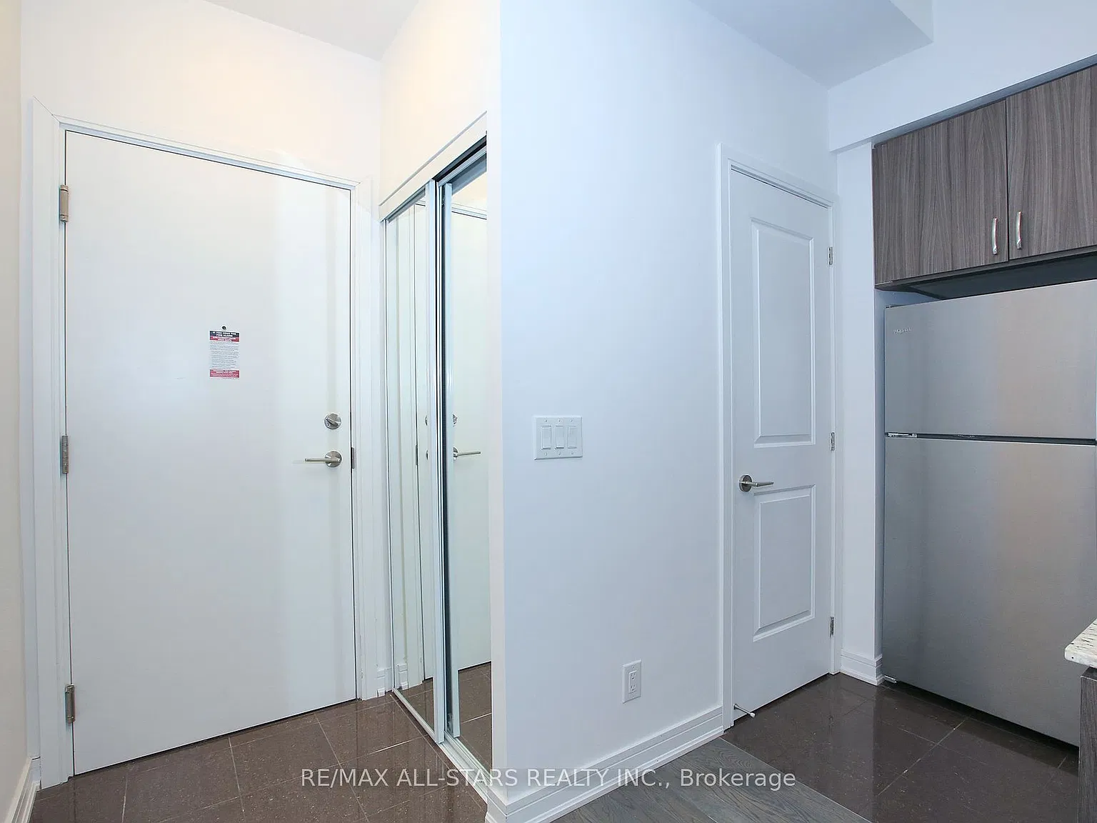 2 bed, $2,400 — Photo 3
