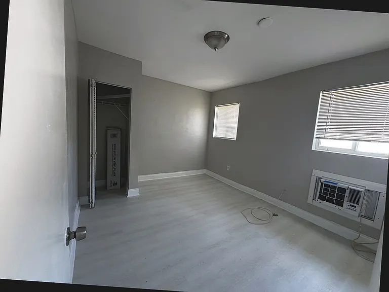 1940 Washington Ave — Photo 12