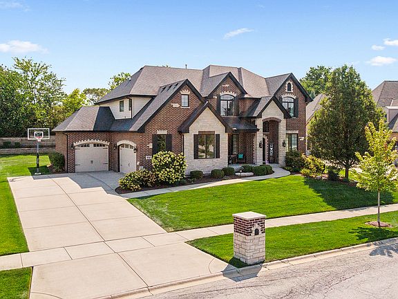 3rd image of 9747 Dewey Cir