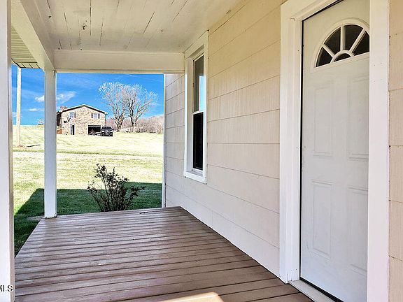 4th image of 832 Stanley Valley Rd