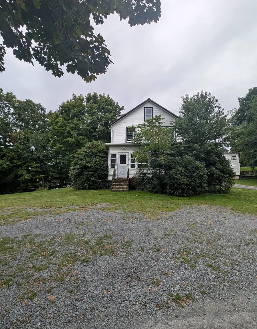 4 bed, 2952 sqft, $4,000 — Photo 3