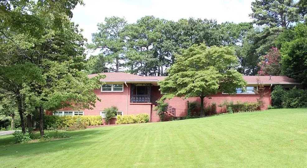 5 bed, 3.0 bath, 4400 sqft, $3,850 — Photo 1