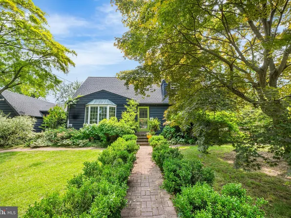 214 Pembrook Ave, Moorestown, NJ 08057