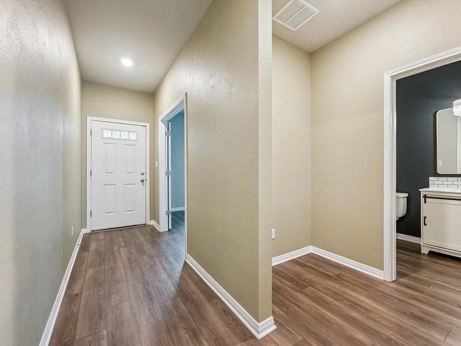 4 bed, 2.5 bath, 2588 sqft, $2,950 — Photo 4