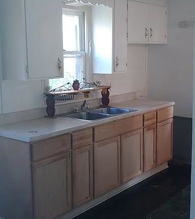4th image of 15915 Corsica Ave