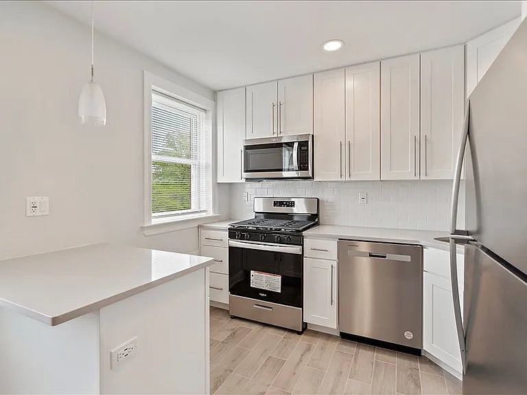 188 Bellevue Ave Apartments — Photo 30