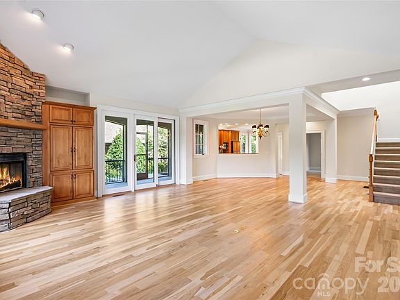 5th image of 38 Jasmine Ln