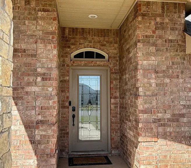 1205 Alma Dr — Photo 2