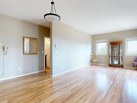 5th image of UNIT 415-1220 Blackfoot DRIVE