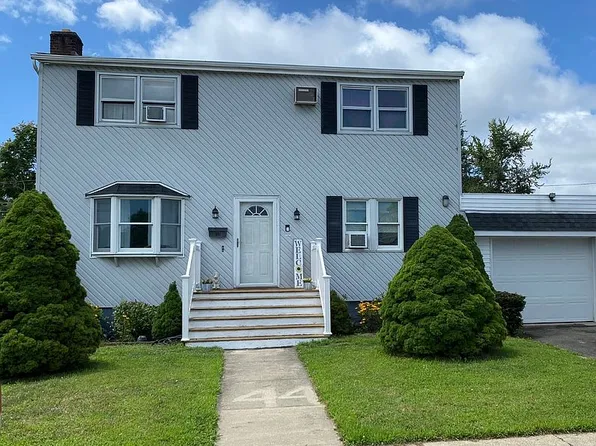 21 Lido Pkwy, Lindenhurst, NY 11757