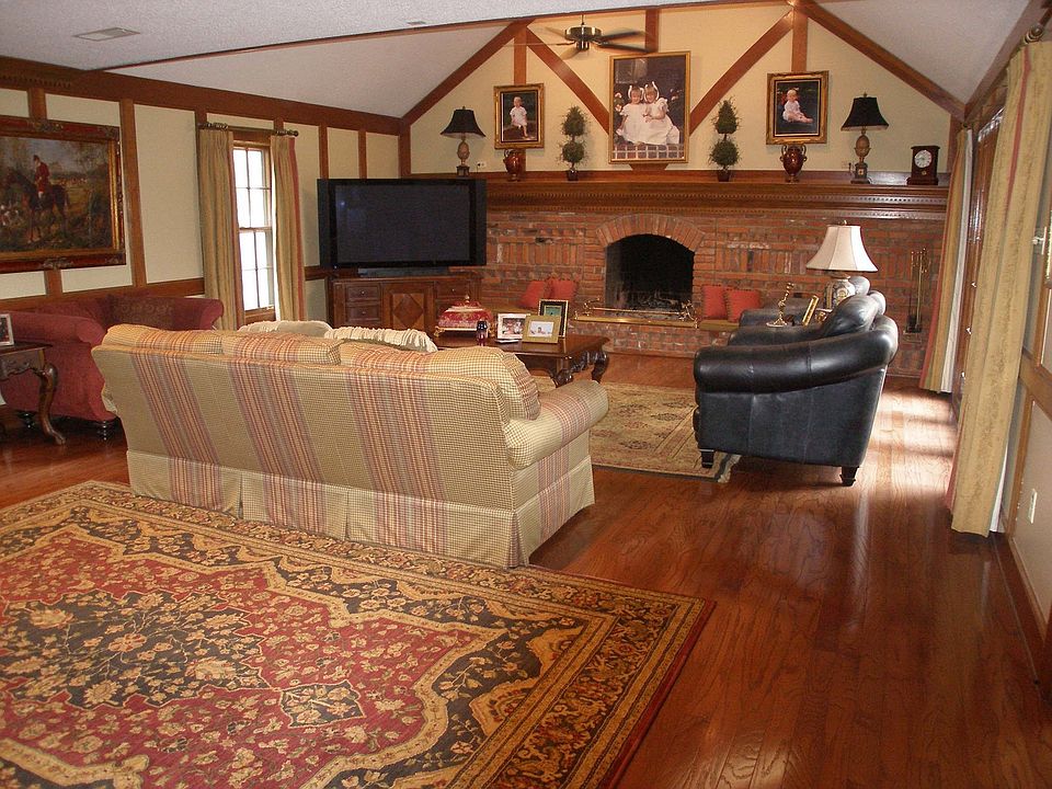 Great room is Vaulted and large! Backyard Access, Too! 