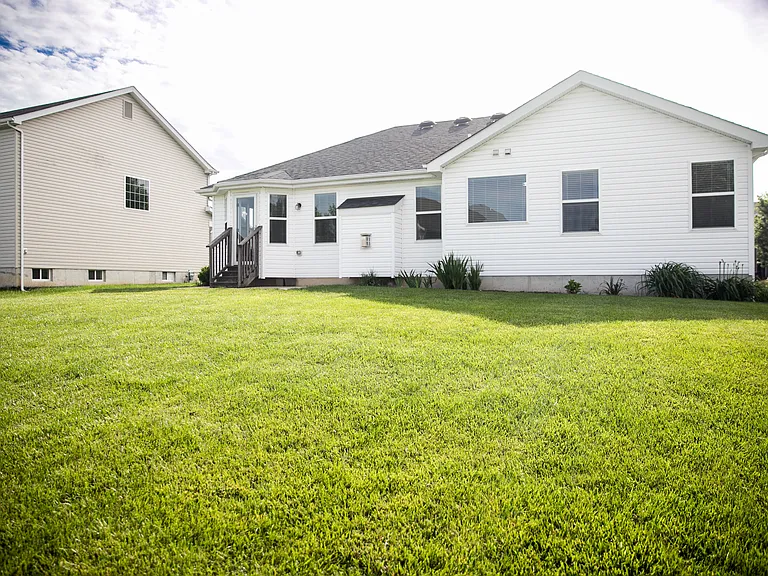 1004 Stillwater Dr — Photo 35