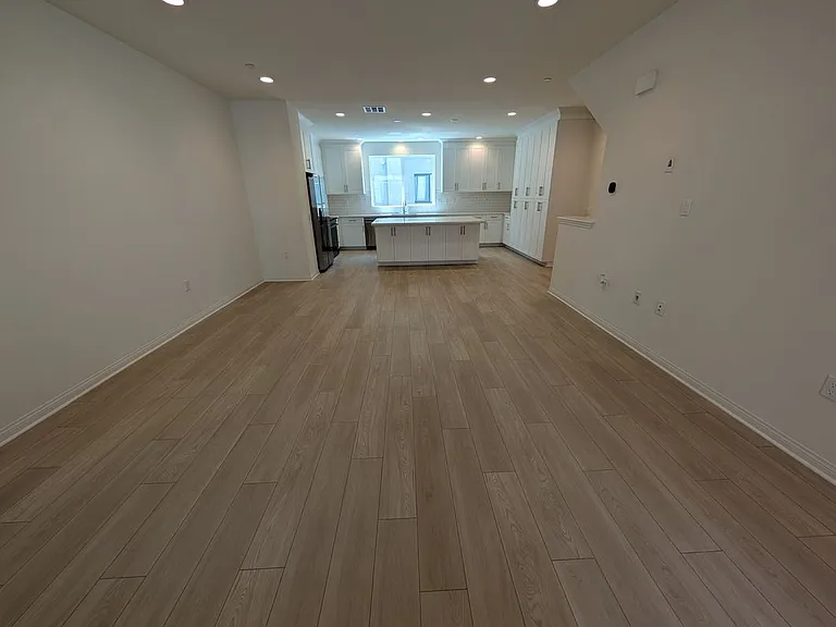 5868 Linden Ave #6 — Photo 3