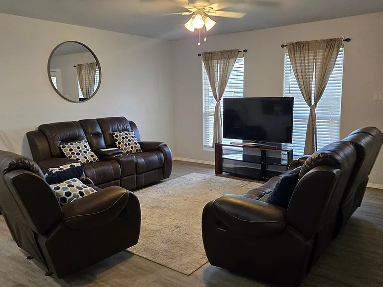 8614 10th Pl — Photo 11