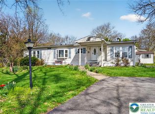 4 Woodsdale Ct, Bath, PA 18014