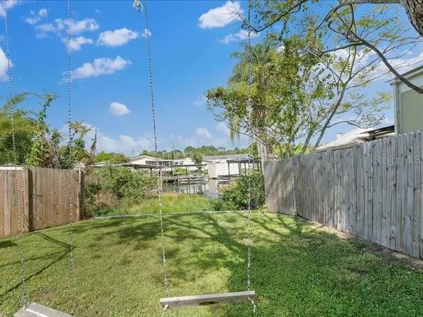 13721 Woodland Dr, Astatula, FL 34705