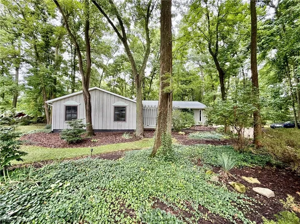 2181 Woodlawn Cir, Stow, OH 44224
