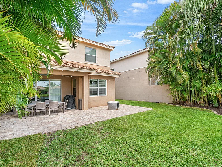 8300 Calabria Lakes Dr — Photo 45