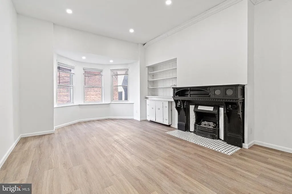 2 bed, 844 sqft, $1,975 — Photo 1