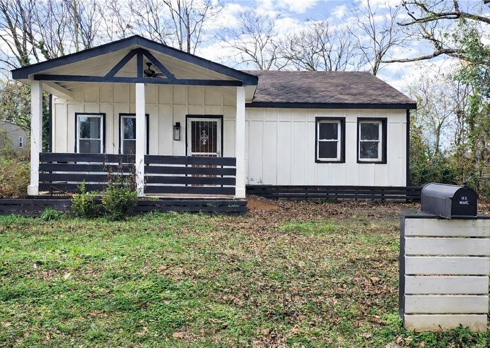 1st image of 296 Thornton St SW