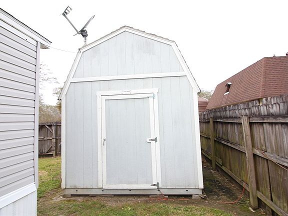 4th image of 133 Patrick Dr