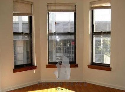 4th image of 906 W Montrose Avenue # Fl 1ST