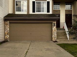 195 Oak Ridge Dr, Pontiac, MI 48341