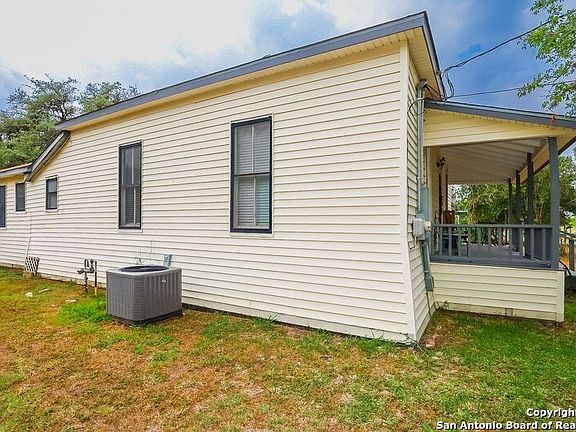 4th image of 1609 N Ave D