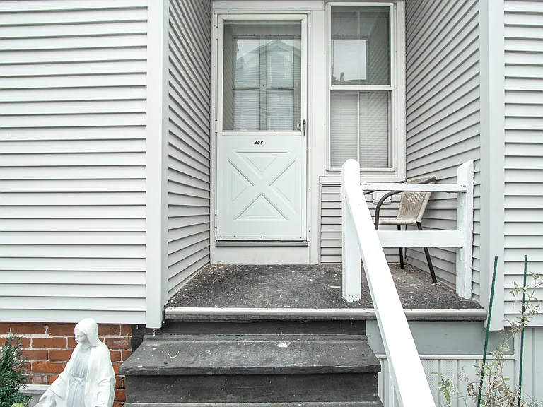 406 Front St #1 — Photo 28