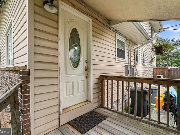 5th image of 3548 Loch Haven Dr