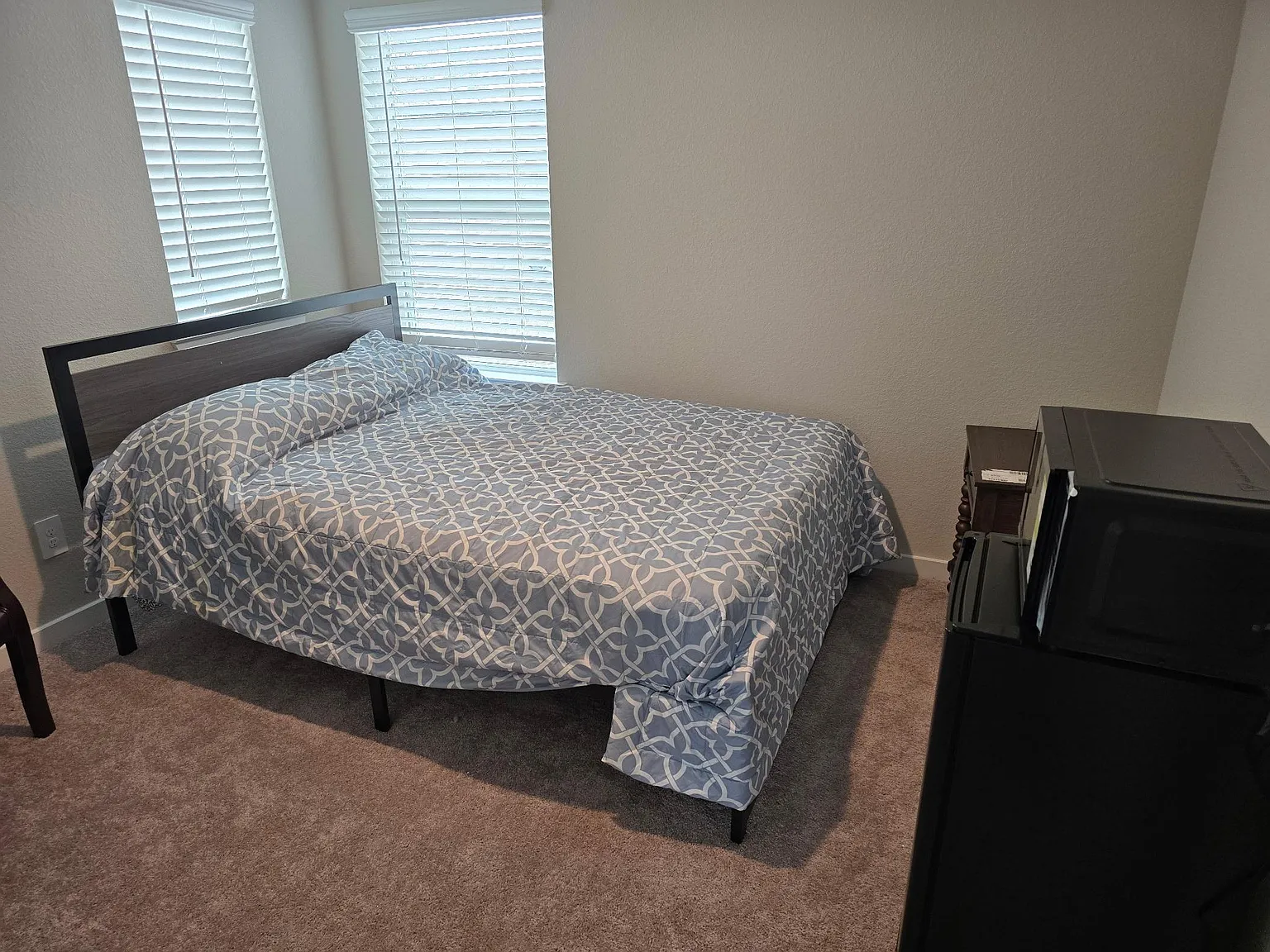 2 bed, 1.0 bath, 100 sqft, $1,044 — Photo 2
