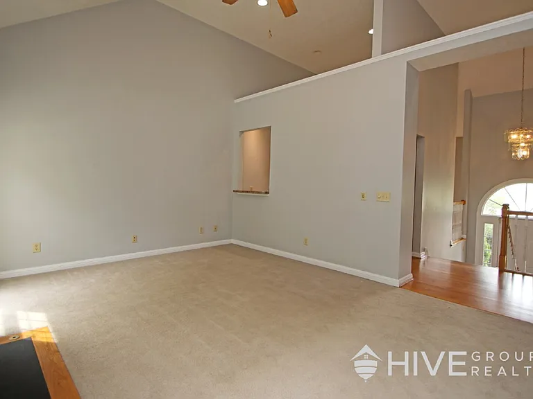 155 Chelsea Cir — Photo 5
