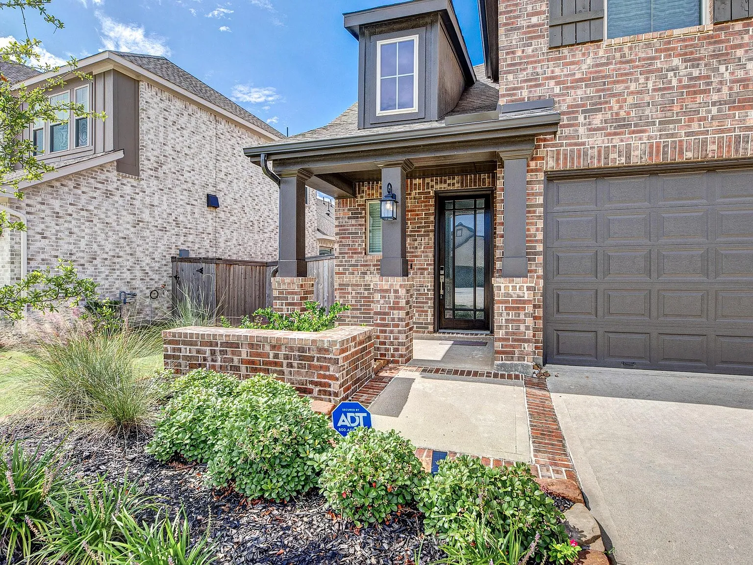 4 bed, 3.5 bath, 2396 sqft, $3,000 — Photo 4