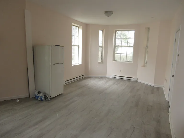 76 Champlin Ave #2 — Photo 3