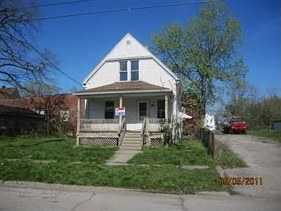 2327 Apple Ave photo 1