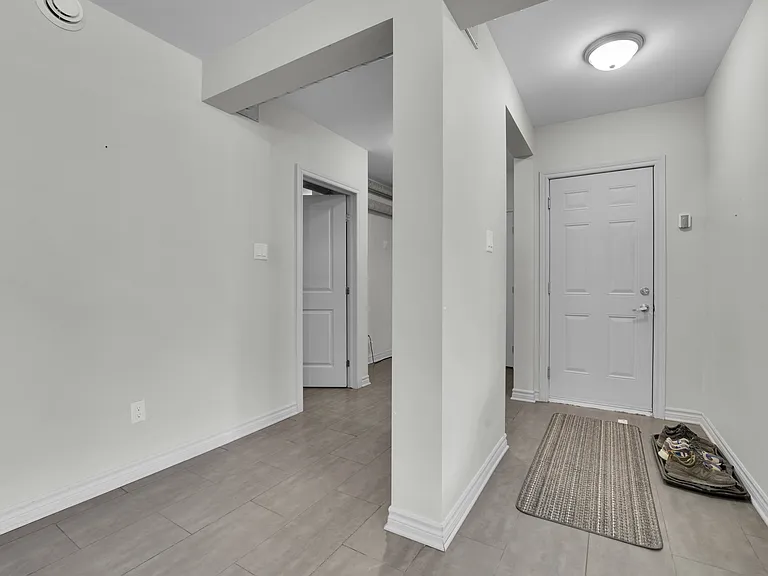 123 Queen Mary St #4 — Photo 6