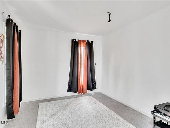 4th image of 564 Snyders Lake Road