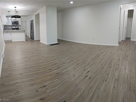 5th image of 4867 Royalwood Rd